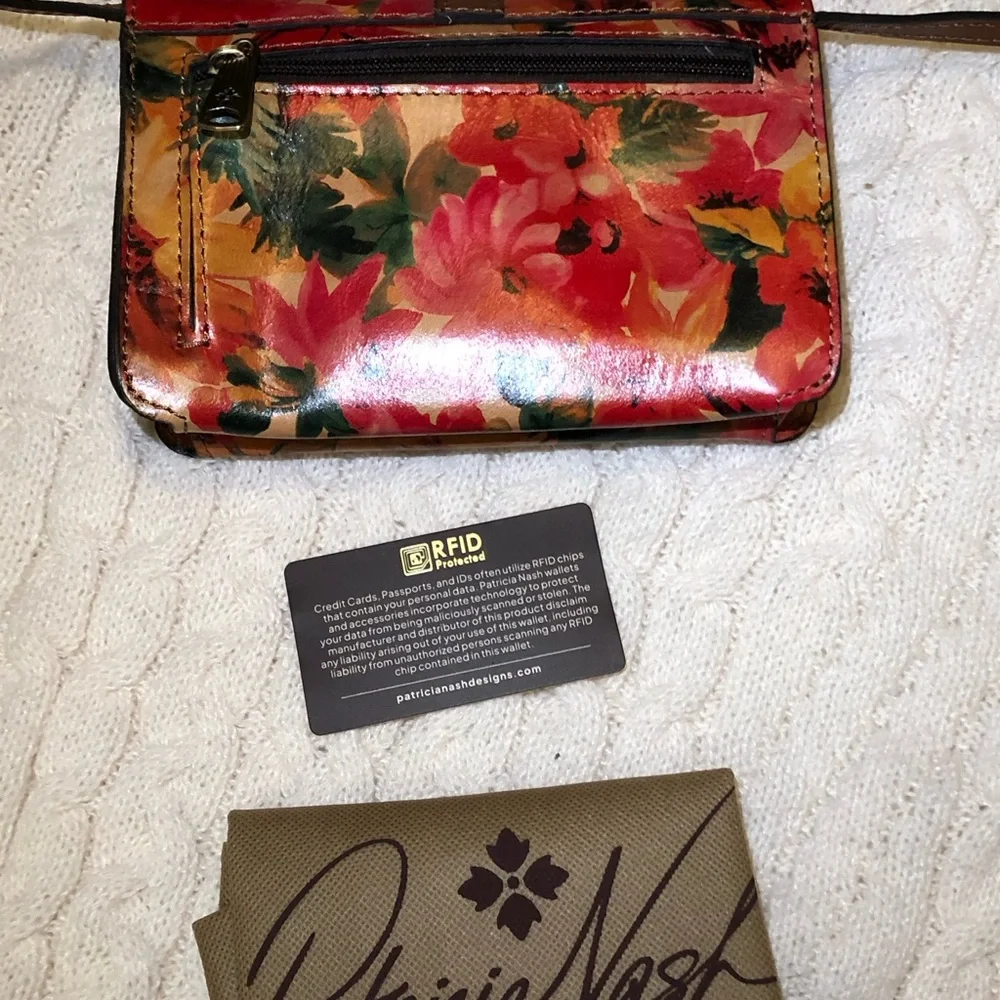 Patricia Nash Fifteen Years Floral Crossbody Bag in Multicolor